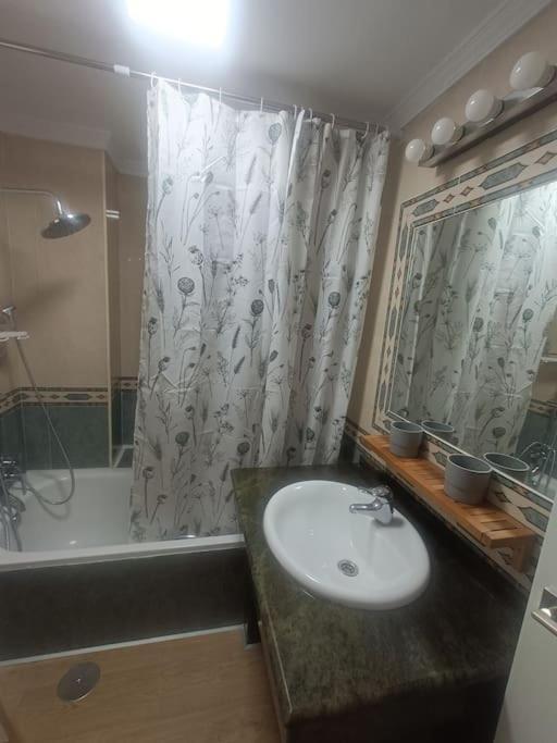 Apartamento Familiar Малага Екстериор снимка